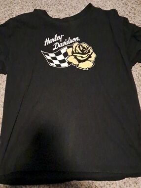 Harley-Davidson Black Tee with Yellow Rose & Checkered Flag Graphic